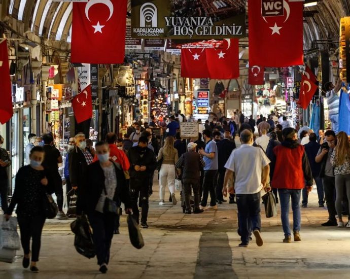 istanbul-police-seize-jewels-and-antiques-worth-e26mn-in-raid-at-grand-bazaar