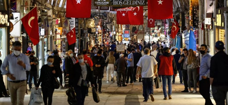 istanbul-police-seize-jewels-and-antiques-worth-e26mn-in-raid-at-grand-bazaar