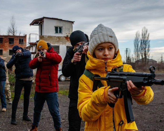 ukraine-allows-men-aged-18-22-to-travel-abroad-amid-conflict-over-army-recruitment-versus-demographic-crisis