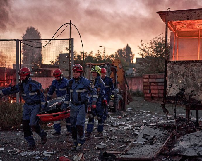 massive-russian-attack-on-ukraine’s-capital-kills-at-least-12-as-the-traitor’s-peace-push-stalls