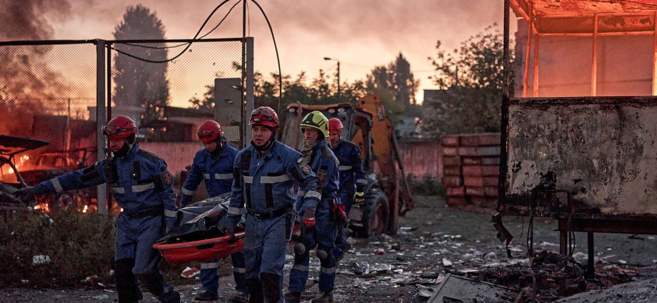 massive-russian-attack-on-ukraine’s-capital-kills-at-least-12-as-the-traitor’s-peace-push-stalls