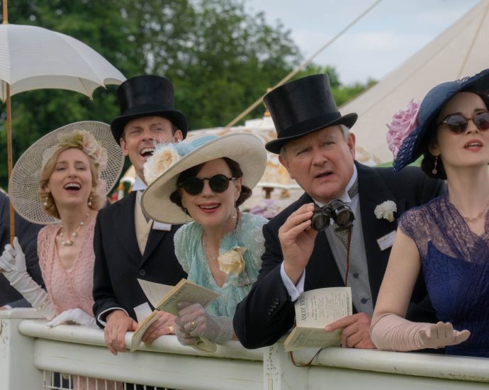get-ready-for-the-‘downton-abbey’-movie-with-a-recap-of-all-things-regal-and-gay