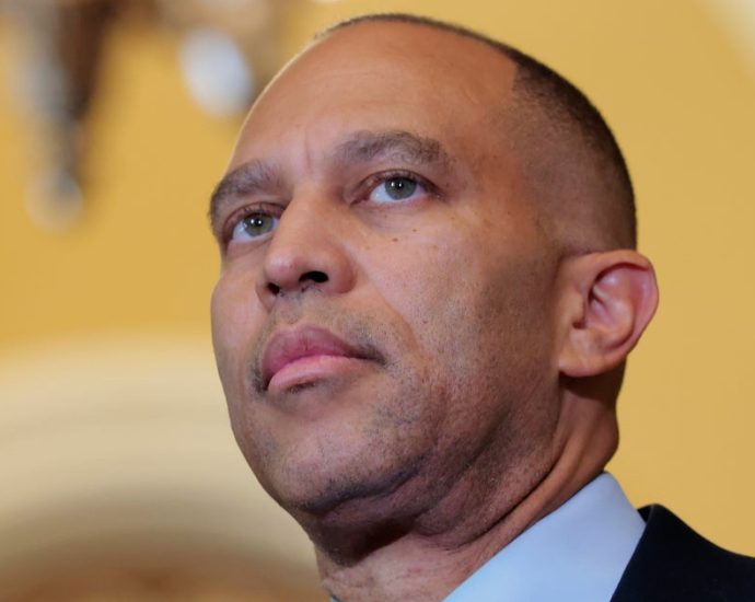 popular-radio-host-has-scathing-2-word-nickname-for-hakeem-jeffries