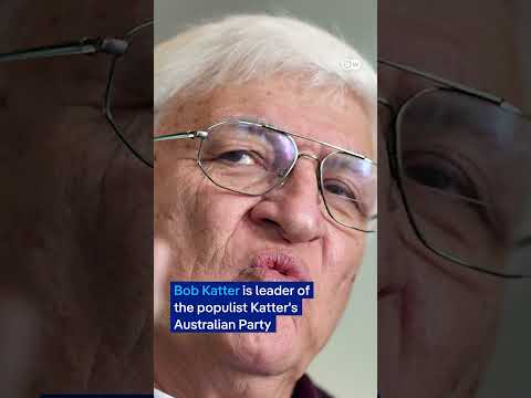 australian-mp-bob-katter-raises-fist-at-journalist-|-dw-news