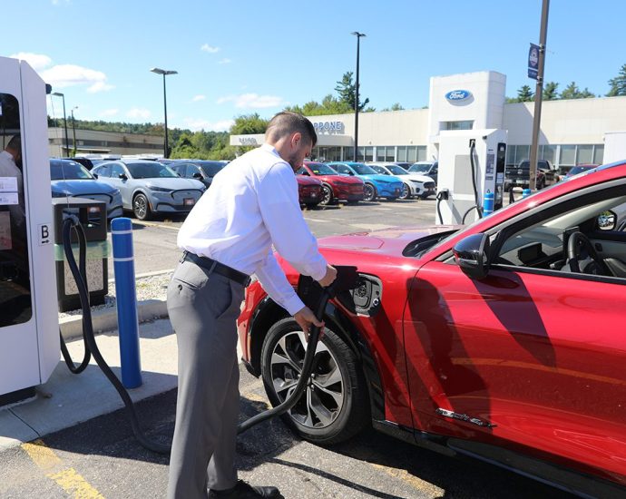 ford-charge-network-launches-with-fast-charging-stations-at-320-ford-dealerships-nationwide