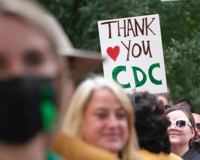 white-house-picks-robert-kennedy-jr’s-deputy-to-replace-ousted-cdc-director