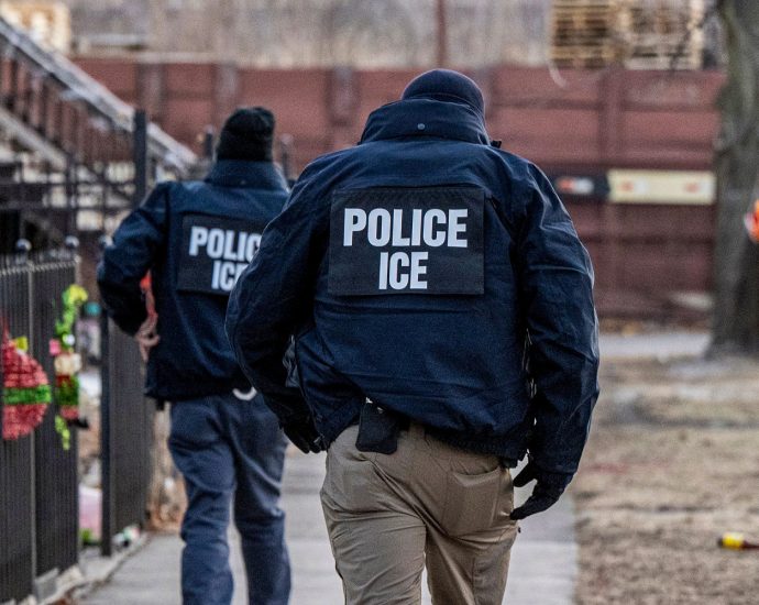 feds-plan-to-boost-immigration-enforcement-in-chicago-next-week
