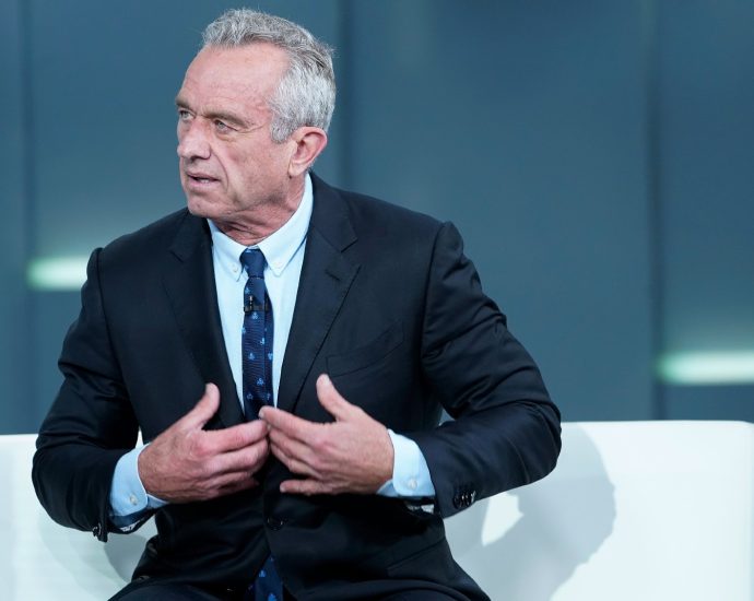 “stop-peddling-bulls**t”:-smith-rails-at-rfk-jr-for-linking-ssris-to-mass-shooting