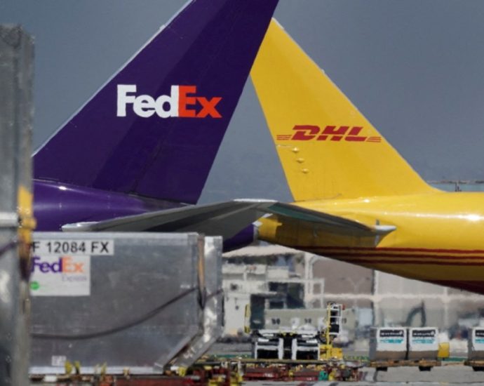 us-ends-tariff-exemption-for-delivery-packages-valued-at-$800-or-less