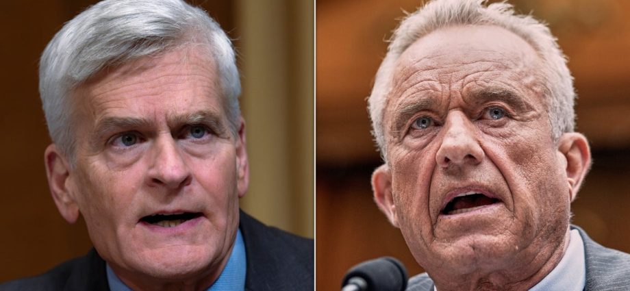 key-gop-senator-calls-for-halt-on-vaccine-decisions-amid-cdc-chaos