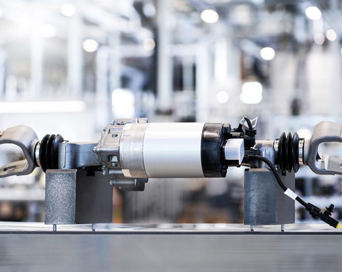 german-automaker-to-use-schaeffler’s-rear-wheel-steering-system-featuring-electric-motor-and-planetary-roller-gear