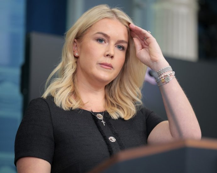 transcript:-the-traitor-press-sec’s-dumb-spin-implodes-as-rfk-fiasco-worsens