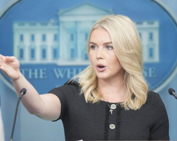 the-traitor’s-white-house-is-‘bothsidesing’-putin’s-bloody-attacks-on-ukraine