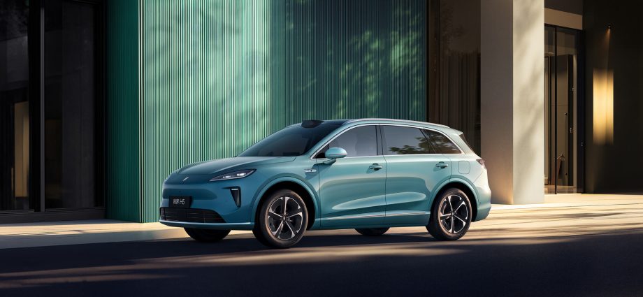 Huawei’s first EV with SAIC receives 50,000 pre-orders after launch