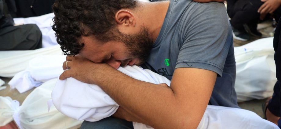 ‘mayhem,-chaos’-in-gaza-city-as-israel-intensifies-attacks,-killing-47
