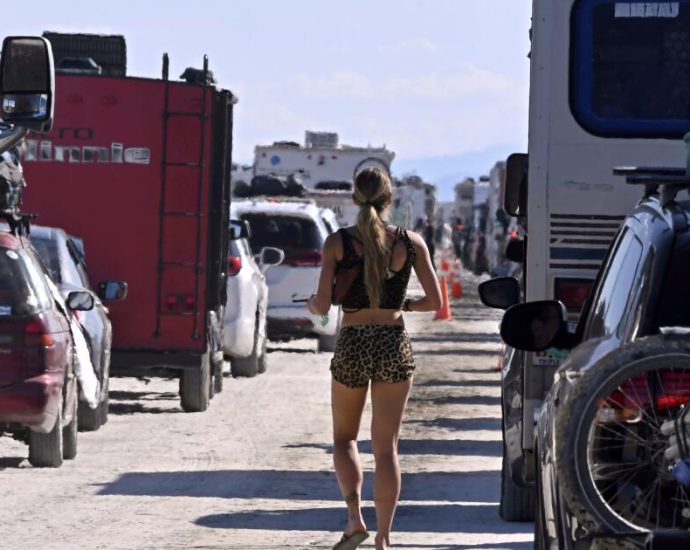 surprise!-baby-girl-born-at-burning-man-to-mother-who-says-she-wasn’t-expecting