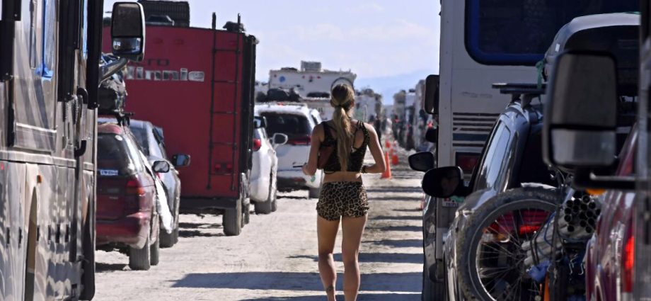 surprise!-baby-girl-born-at-burning-man-to-mother-who-says-she-wasn’t-expecting