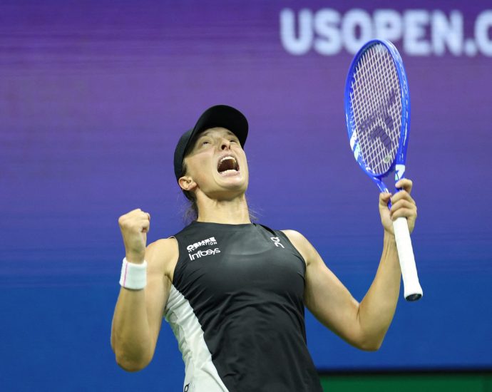 sinner-and-swiatek-fight-back-to-enter-us-open-last-16