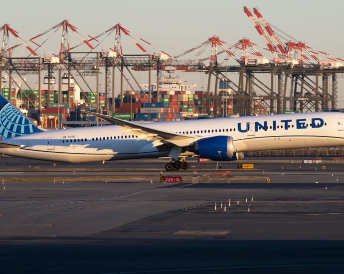 why-is-united-airlines-the-only-us-operator-of-this-modern-widebody-aircraft?