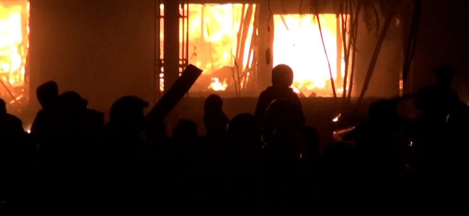 indonesia-protesters-light-fires-as-anger-flares-against-police-and-gov’t