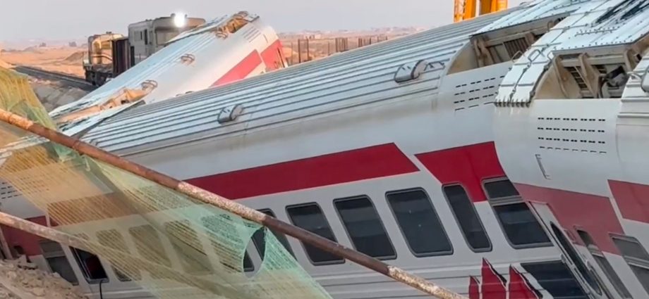 at-least-3-killed,-over-90-injured-after-passenger-train-derails-in-egypt