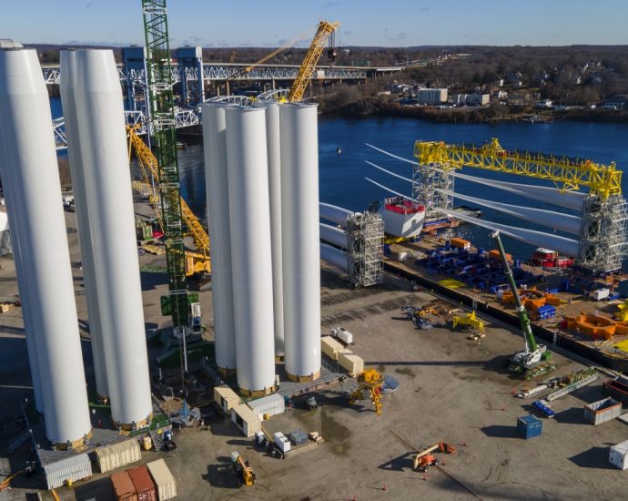 the-traitor-administration-cancels-$679-million-for-offshore-wind-projects-at-ports