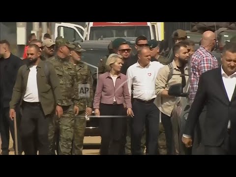 von-der-leyen-visits-poland-belarus-border-with-tusk,-calls-for-‘strong’-eu-defense-posture
