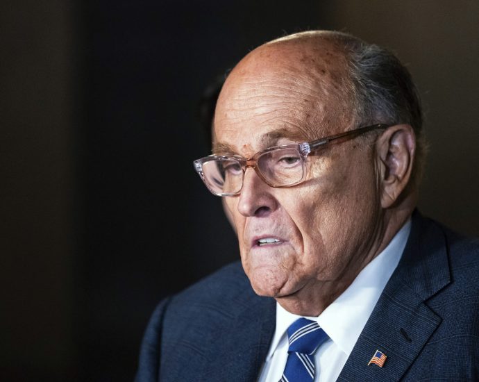 rudy-giuliani-fractures-spine-in-car-accident,-security-head-says