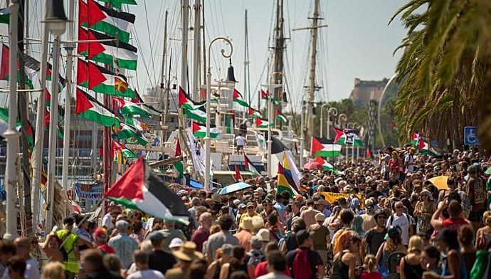 flotilla-leaves-barcelona-in-biggest-attempt-yet-to-break-israeli-blockade-of-gaza