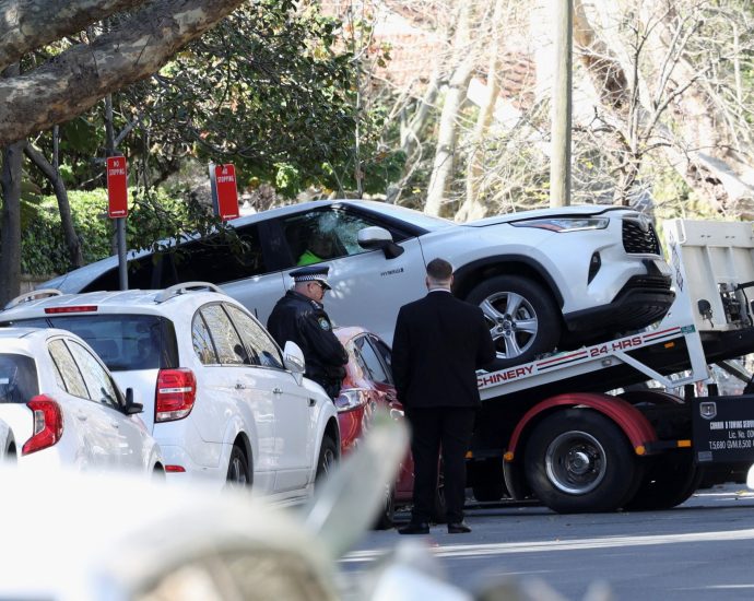 car-crashes-into-russian-consulate-in-australia’s-sydney