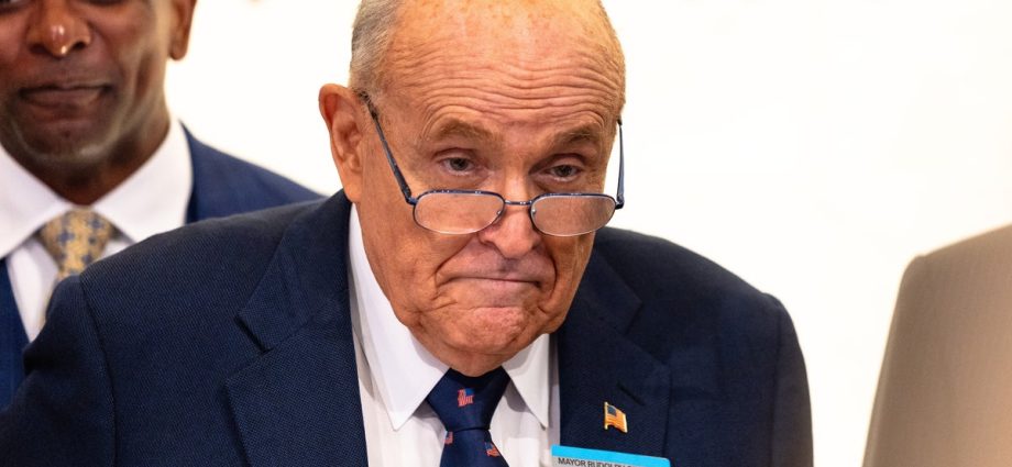 rudy-giuliani-hospitalized-after-car-wreck,-spokesperson-says