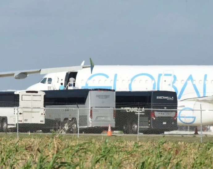 as-guatemalan-kids-sit-in-planes-on-tarmac,-judge-orders-they-stay-in-the-us.,-for-now