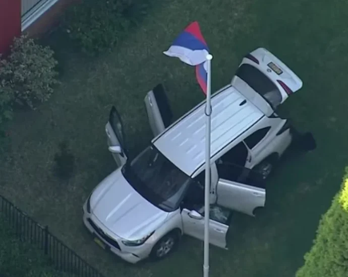 man-crashes-car-through-russian-consulate-gates-in-sydney,-police-officer-injured