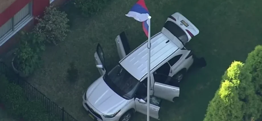 man-crashes-car-through-russian-consulate-gates-in-sydney,-police-officer-injured