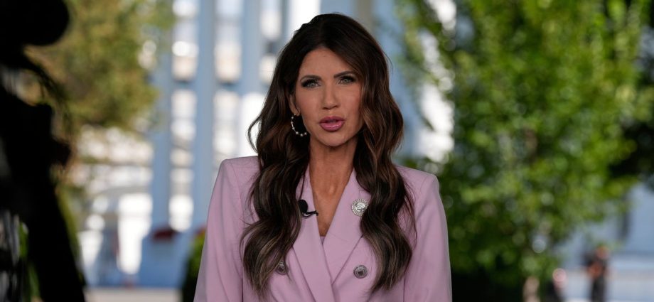 dhs-secretary-noem-confirms-more-ice-resources-are-heading-to-chicago-for-immigration-crackdown