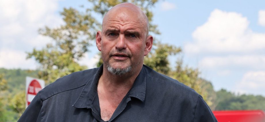john-fetterman-says-there’s-no-need-to-‘freak-out’-over-new-white-house-ballroom