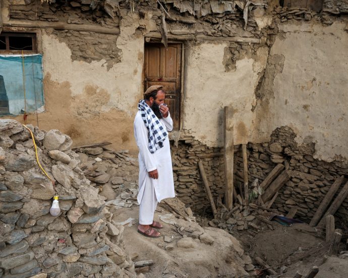 afghanistan-earthquake-live:-search-for-survivors-on-after-800-killed