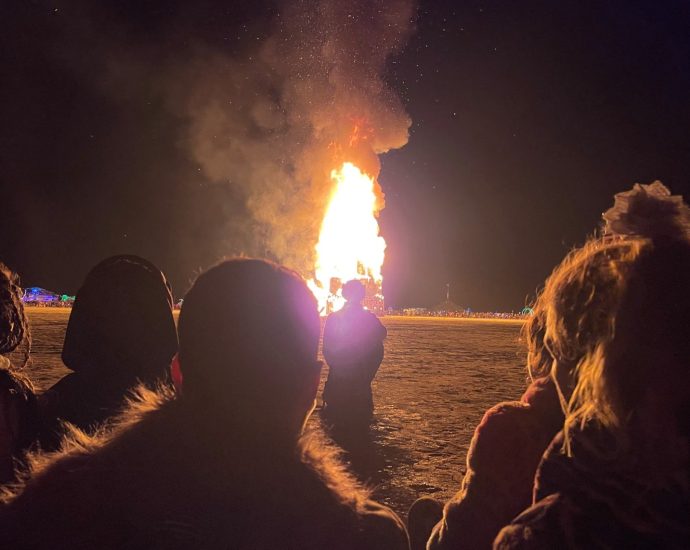 sheriff-faces-“difficult”-investigation-after-man-found-dead-in-pool-of-blood-at-burning-man