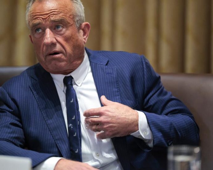 lopez:-i-got-covid-for-the-first-time-and-can’t-smell-but-rfk-jr.’s-vaccine-policies-still-stink