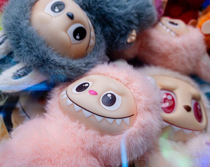over-$500,000-worth-of-fake-labubu-dolls-intercepted-at-seattle-airport,-cbp-says