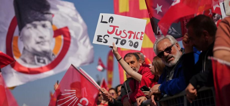 court-annuls-istanbul-congress-of-turkey’s-main-opposition-party-and-dismisses-officials
