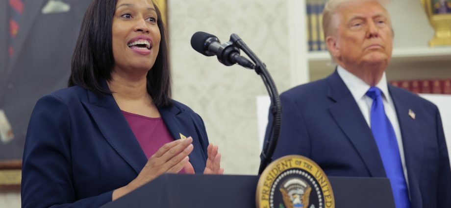 dc.-mayor-caves-to-the-traitor-with-sickening-order-on-federal-takeover