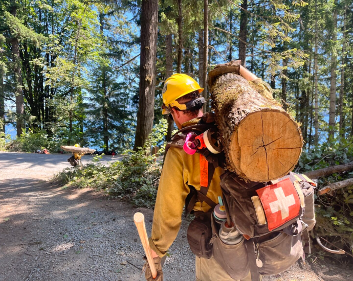 firefighters-question-leaders’-role-in-ice-raid-near-bear-gulch-fire