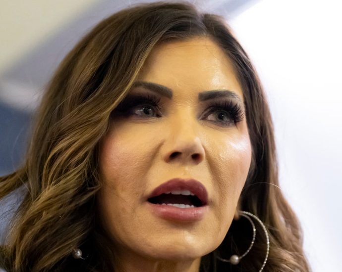 ex-gop-strategist-urges-dems-to-hit-‘ignorant’-kristi-noem-with-this-simple-strategy