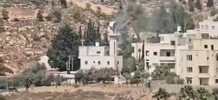 israeli-forces-destroy-minaret-of-mosque-in-town-near-hebron