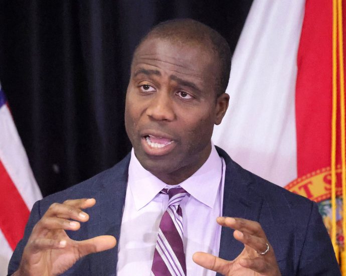florida-ends-vaccine-mandates,-calling-previous-rules-‘disdain-and-slavery’