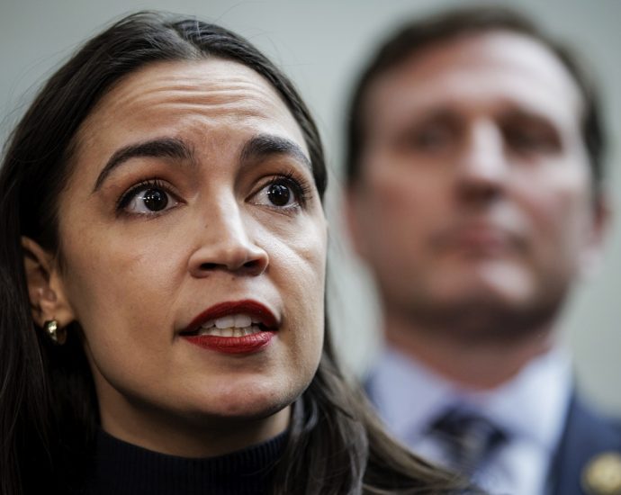 aoc-joins-surprising-group-backing-congressional-stock-trading-ban