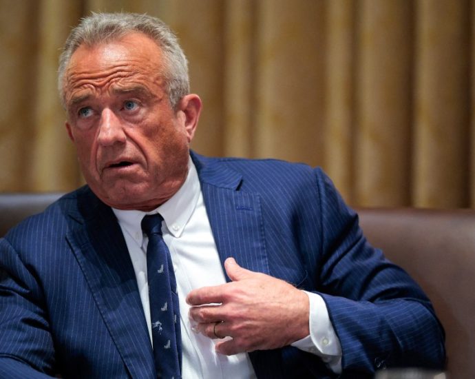 experts-call-on-us-health-secretary-rfk-jr-to-resign-over-misinformation