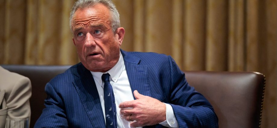 experts-call-on-us-health-secretary-rfk-jr-to-resign-over-misinformation