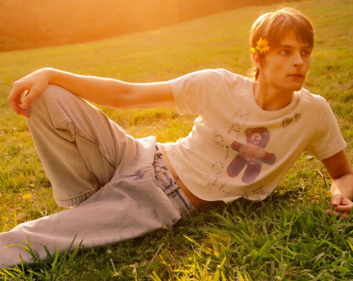 corey-fogelmanis-steps-into-a-new-era:-from-disney-darling-to-queer-storyteller